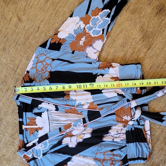 FREE PEOPLE Boho That's a Wrap Floral Blouse - Picture 7 of 9